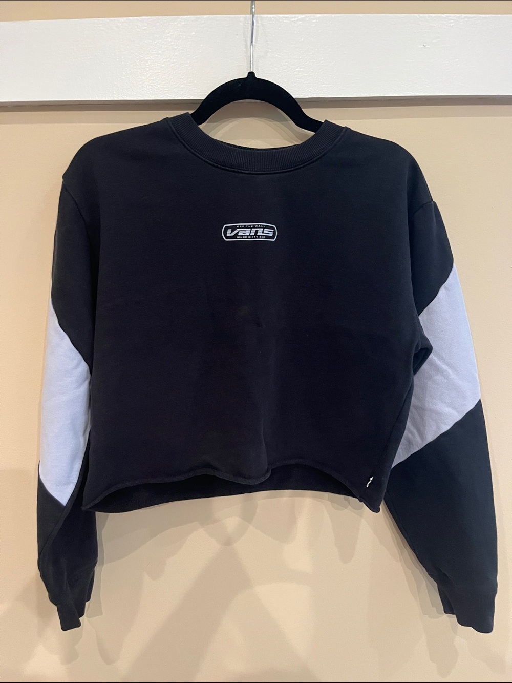 Vans Women's Black Cropped Crewneck Sweatshirt with White Sleeve Panels